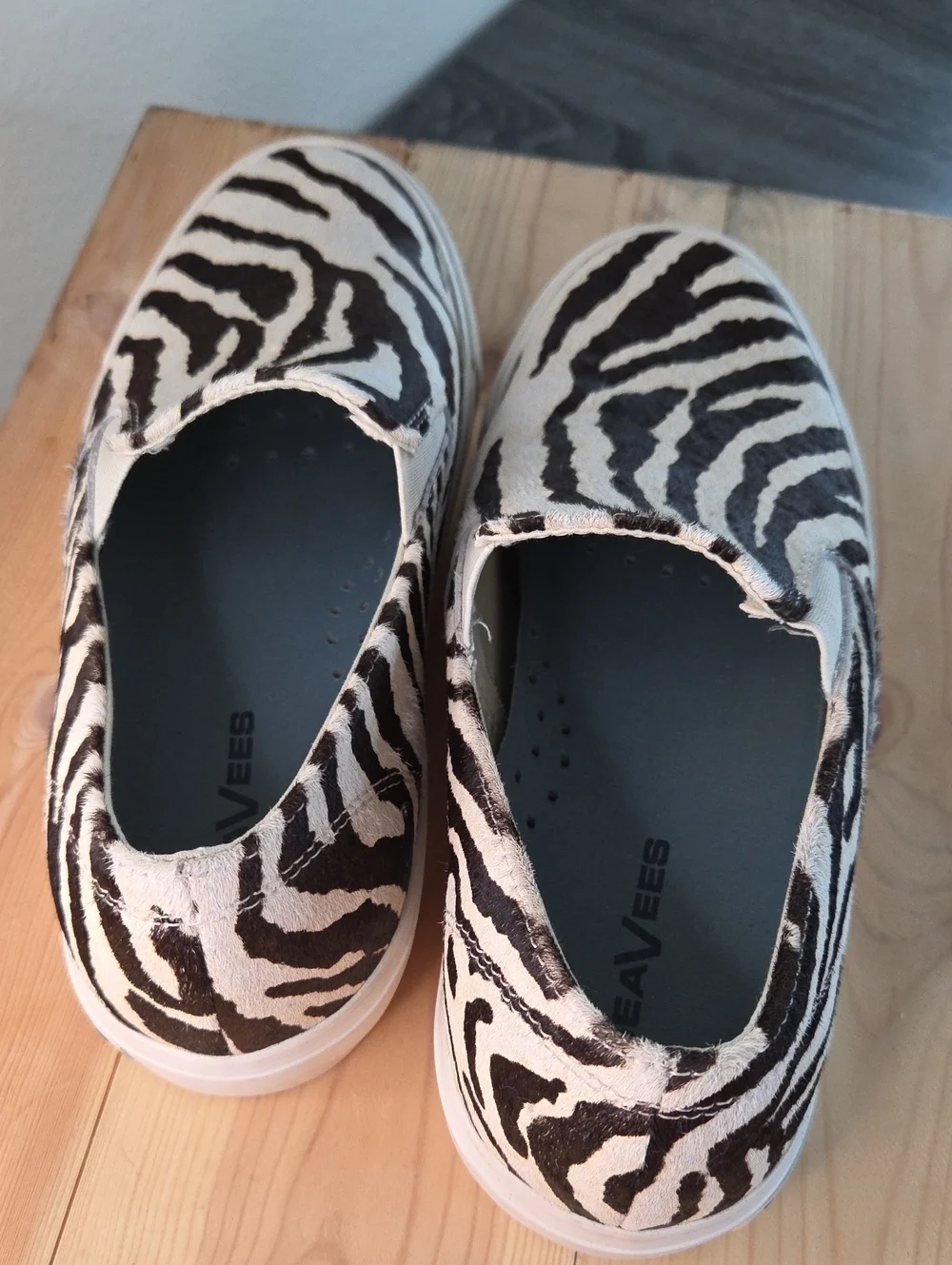 SeaVees Womans EUC Sz9.5 Zebra-Print Slip-On Sneakers in Black & White Platform